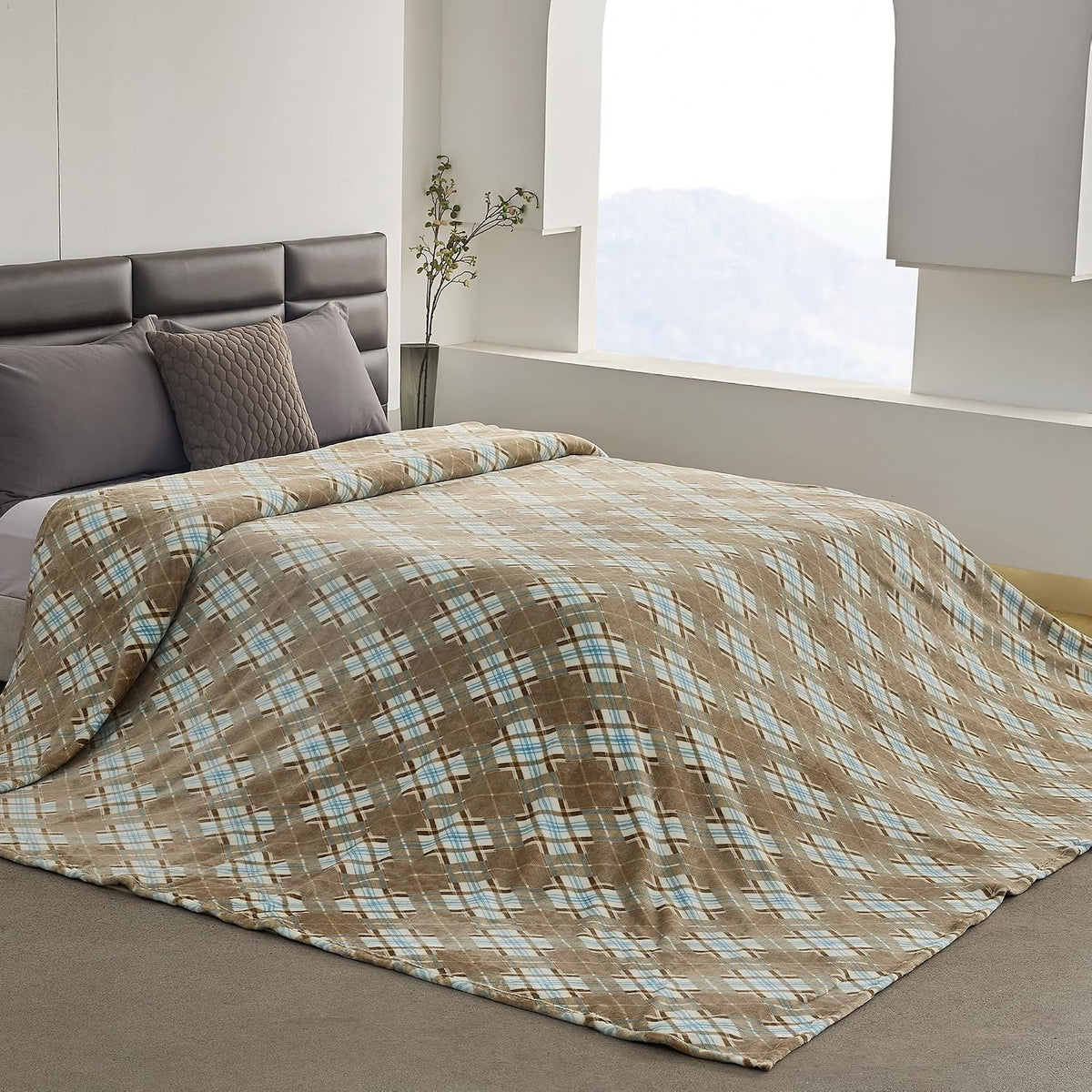 Oversized King Fleece Blanket 120X120 Inches, Seamless Soft Cozy 3D Jacquard Flannel Blanket 10'X10' Extra Large for Bed, Sofa, Couch, Travel & Camping, California King Throw, Beige Diamond