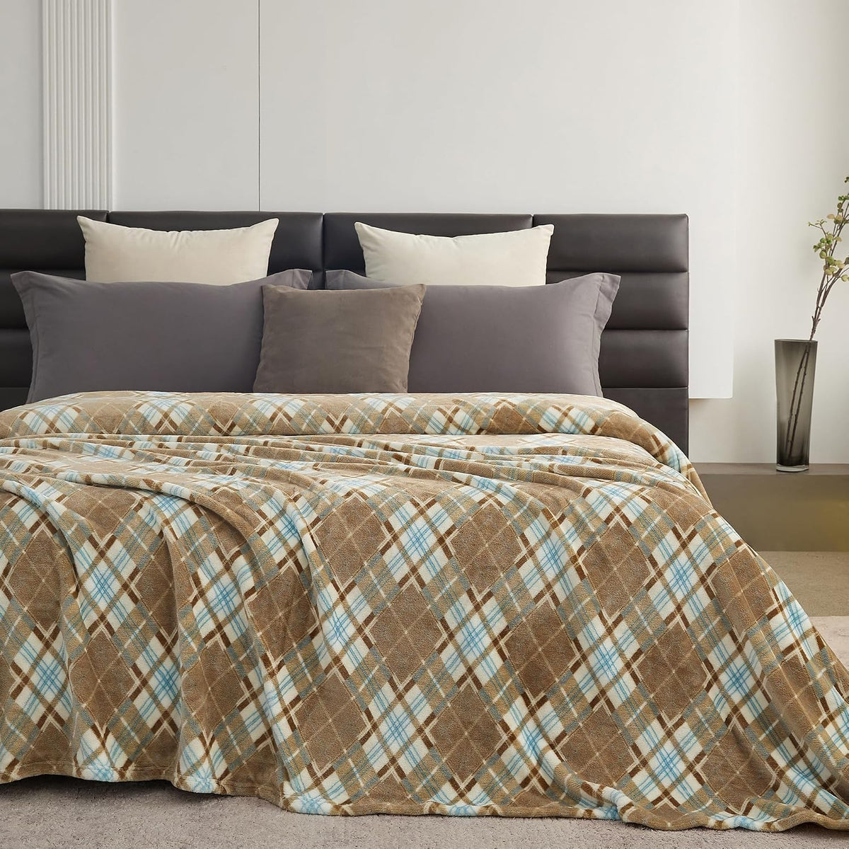 Oversized King Fleece Blanket 120X120 Inches, Seamless Soft Cozy 3D Jacquard Flannel Blanket 10'X10' Extra Large for Bed, Sofa, Couch, Travel & Camping, California King Throw, Beige Diamond
